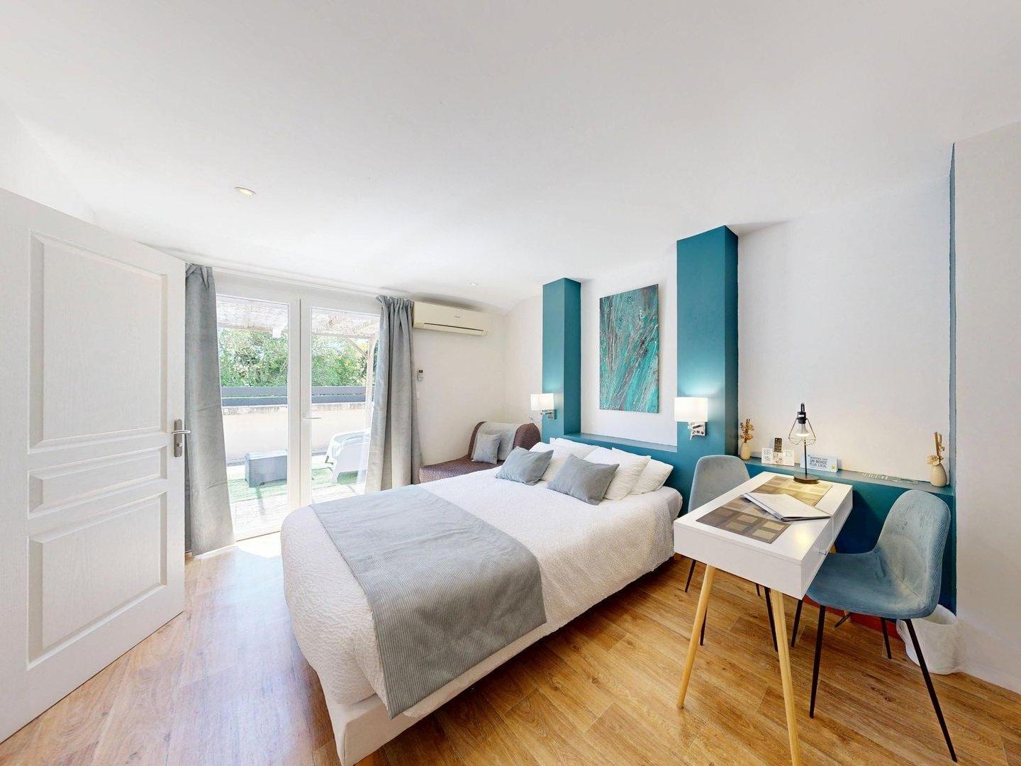Logis Hôtel l\'Escale des Alpilles