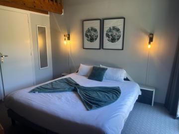 Logis Hôtel les Dineux Village