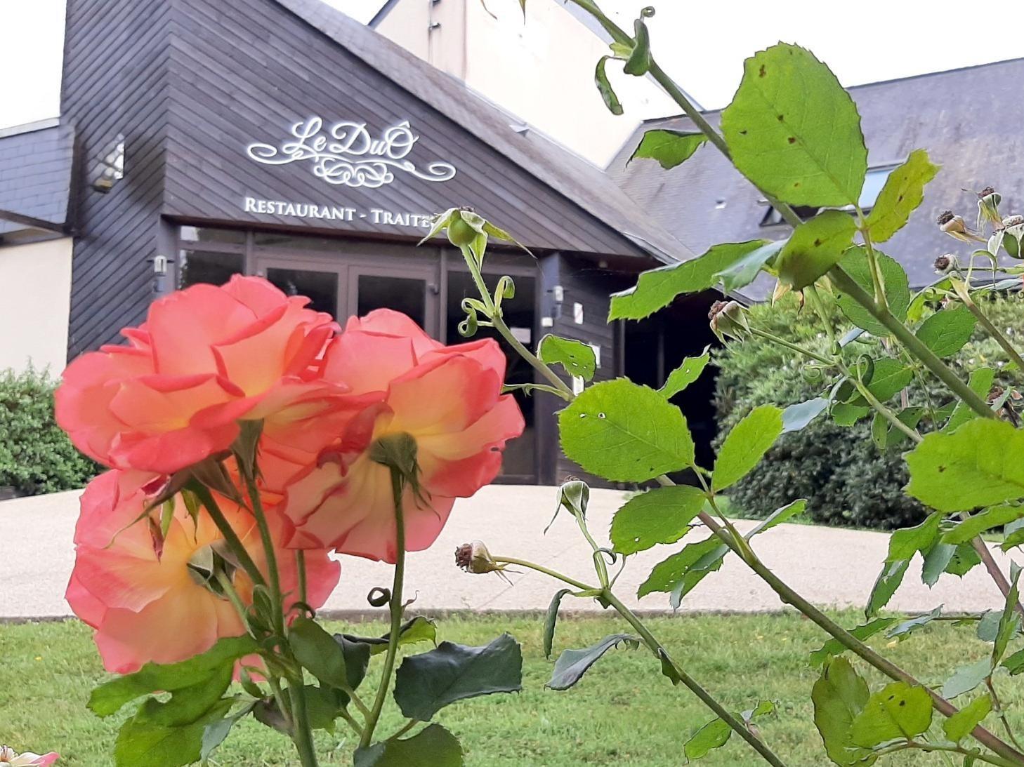 Logis Hôtel les Dineux Village
