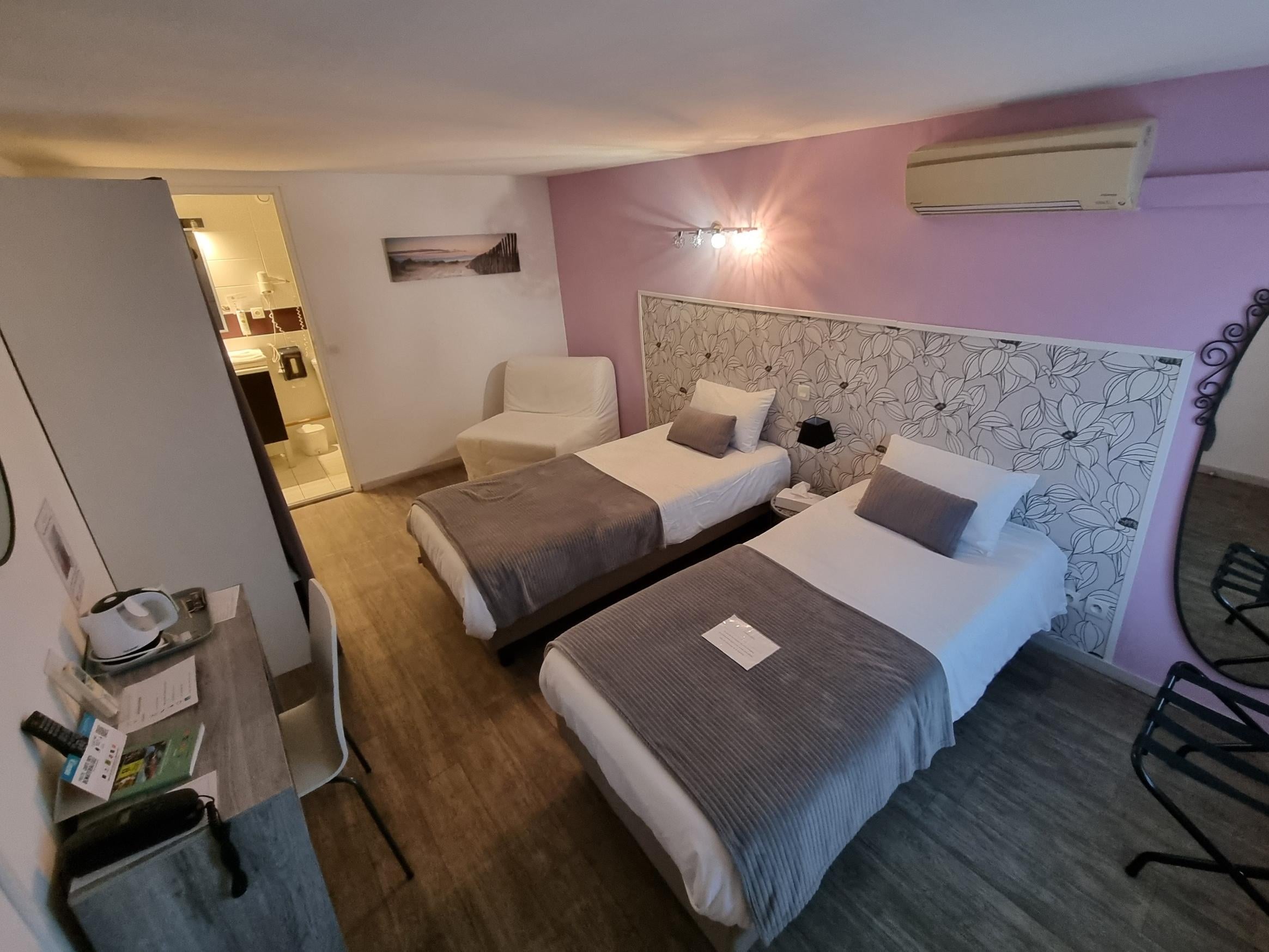Cit\'Hotel les Atlantes