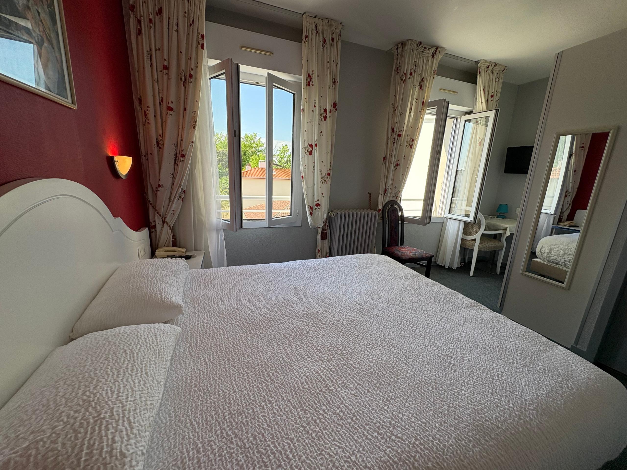 Cit\'Hotel Beausoleil