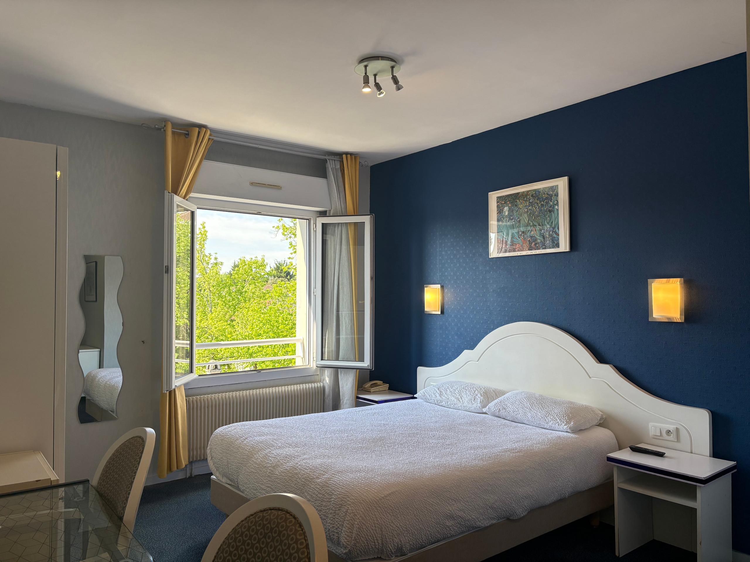 Cit\'Hotel Beausoleil