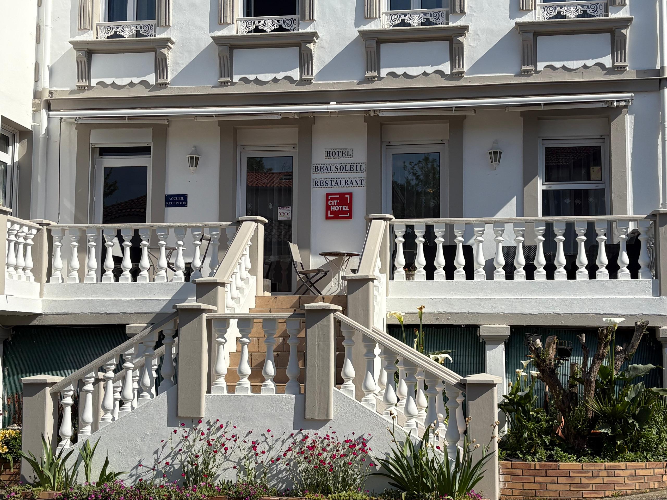 Cit\'Hotel Beausoleil