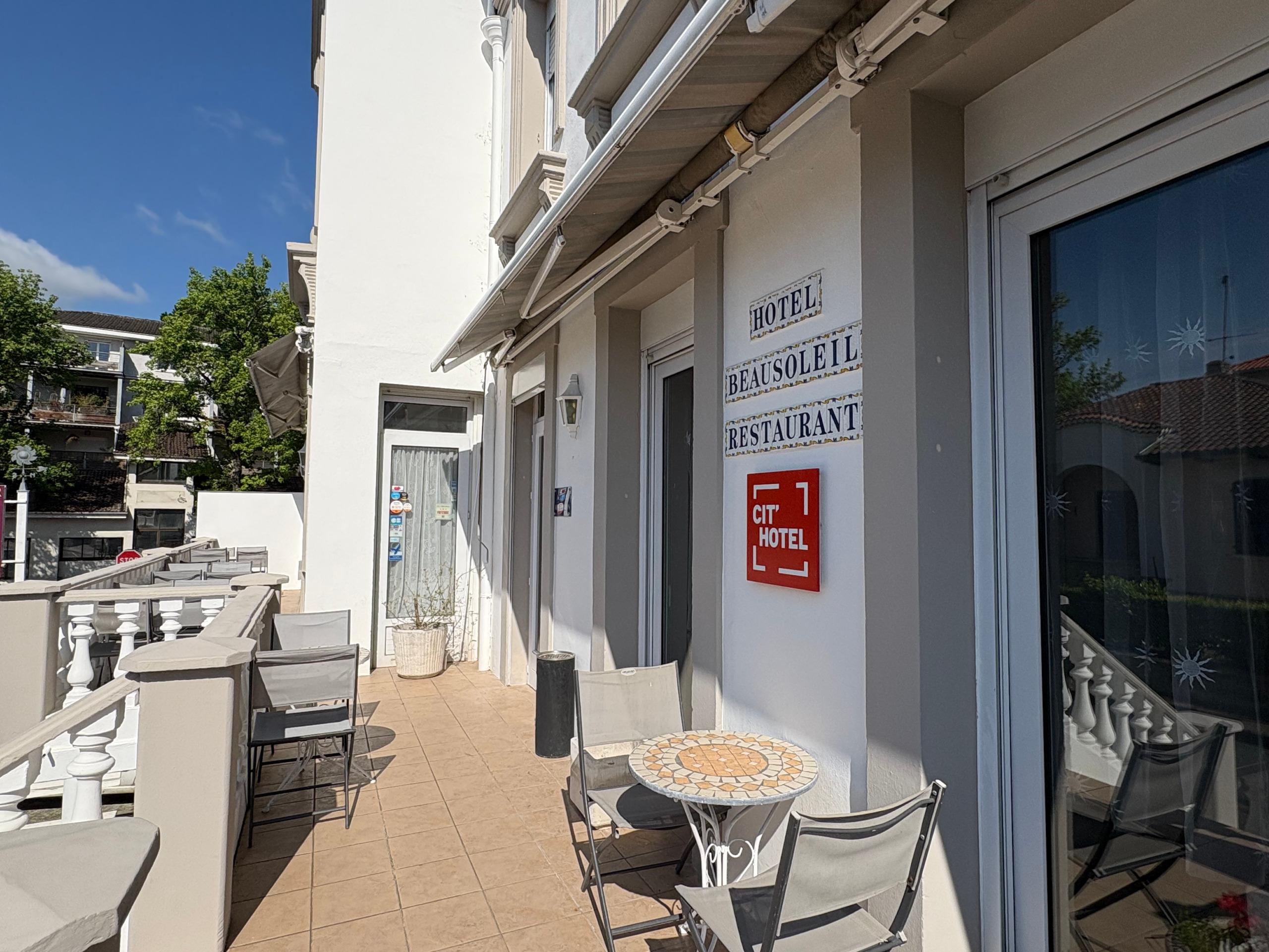 Cit\'Hotel Beausoleil