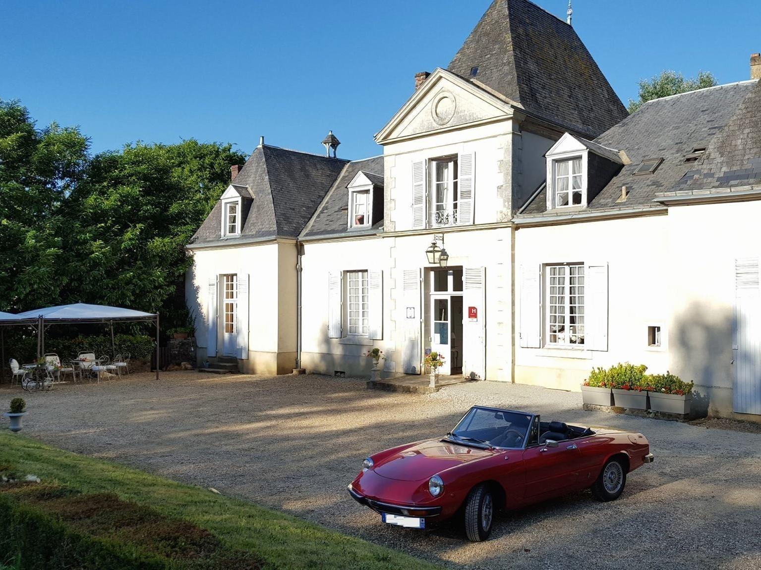 Logis Hôtel Domaine de Chatenay
